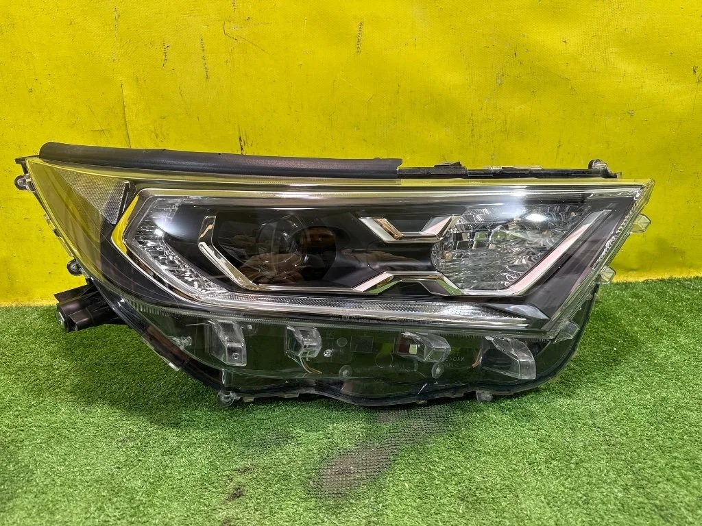 Фара правая LED Toyota RAV4 2018