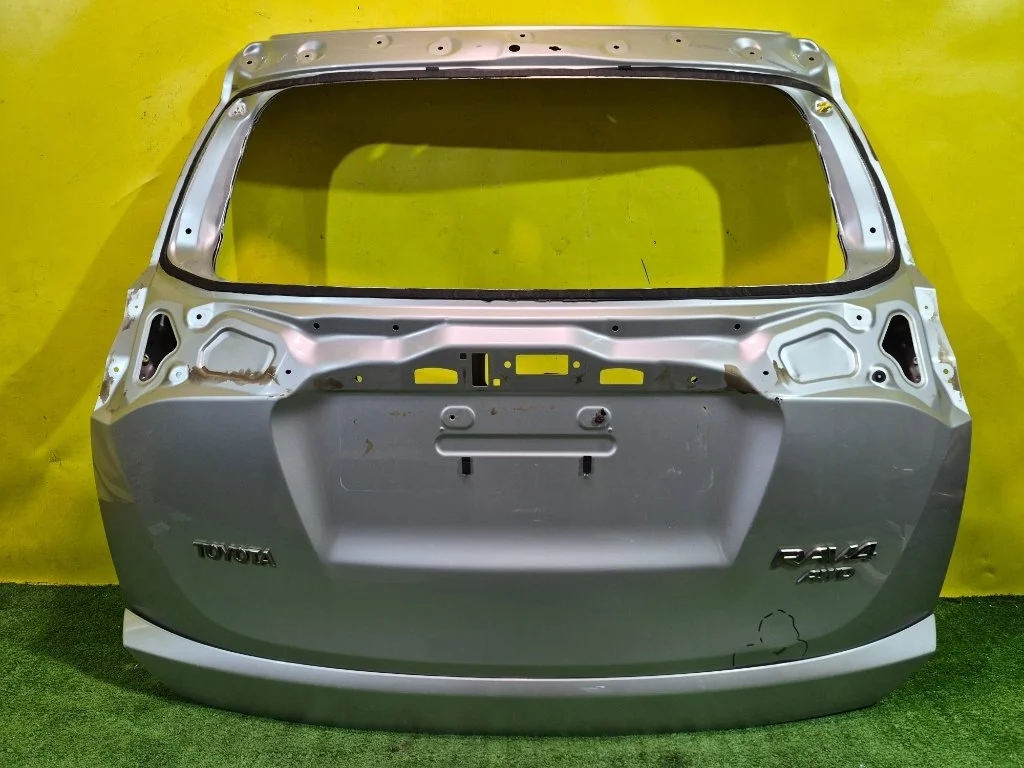 Дверь багажника Toyota RAV4 2015