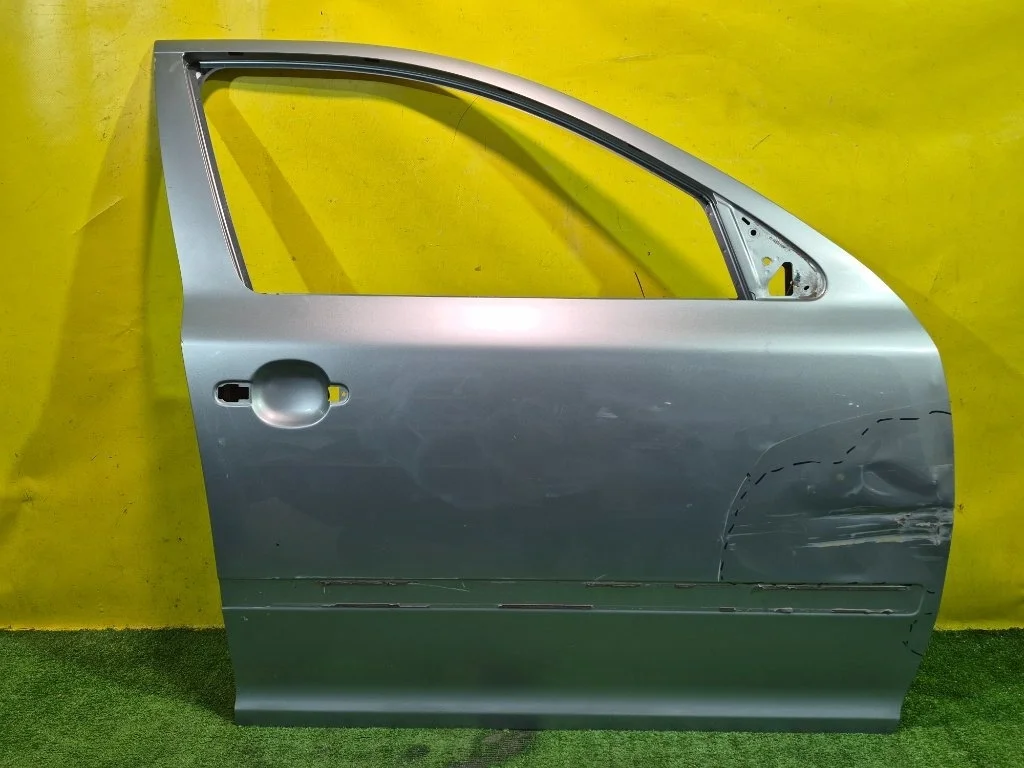 Дверь передняя правая Skoda  Octavia A5 2004