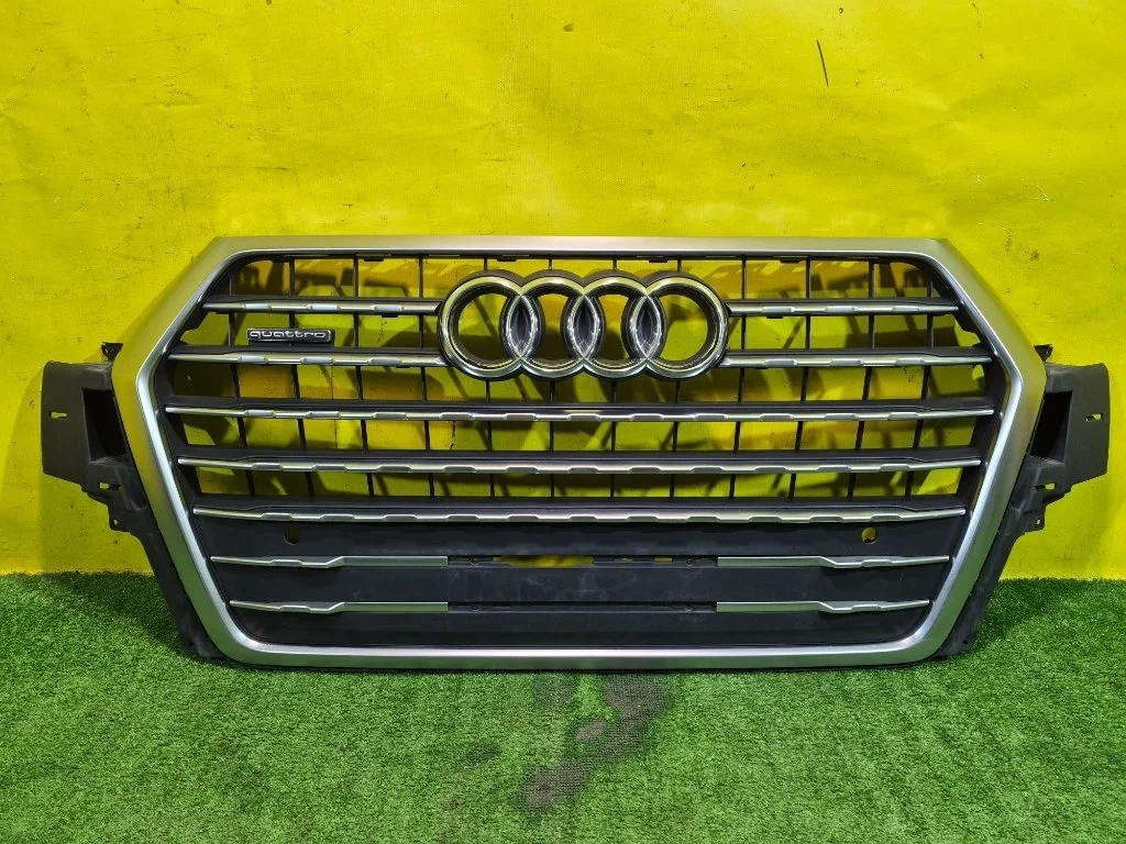 Решетка радиатора Audi Q7 (4M) 2015