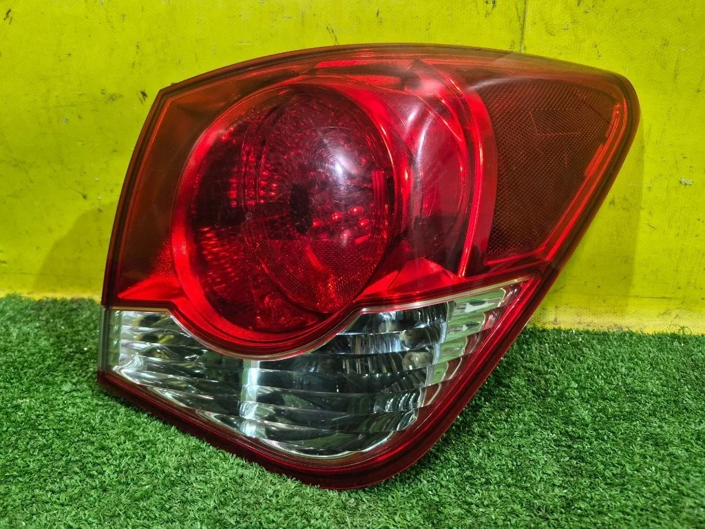 Фонарь задний наружный правый Chevrolet Cruze 2009