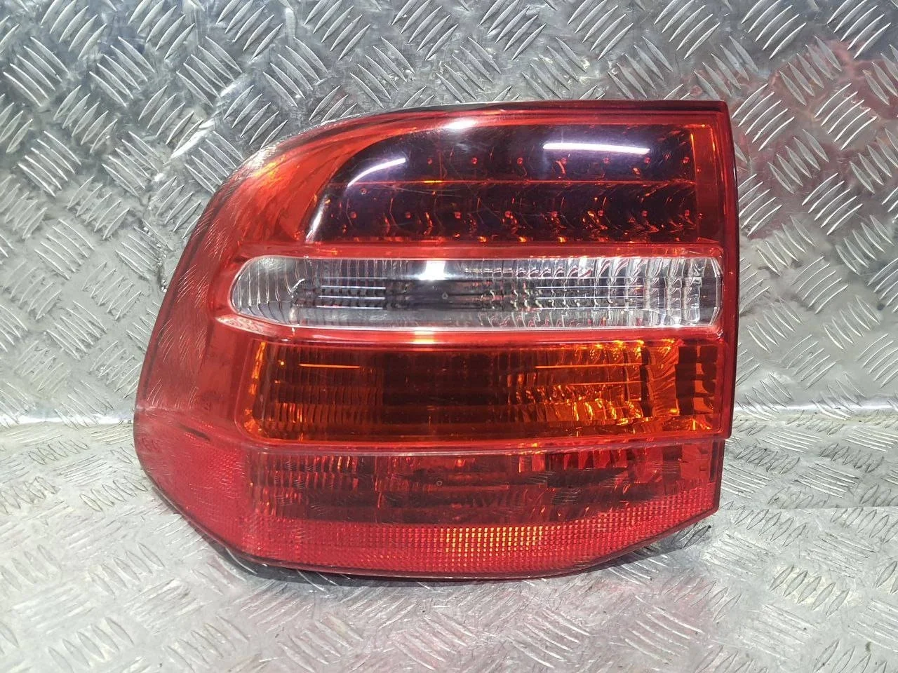 фонарь задний левый Porsche Cayenne 957