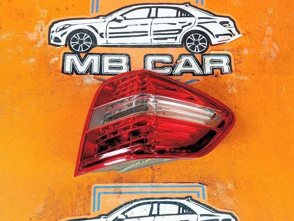 Фонарь задний правый Mercedes-Benz