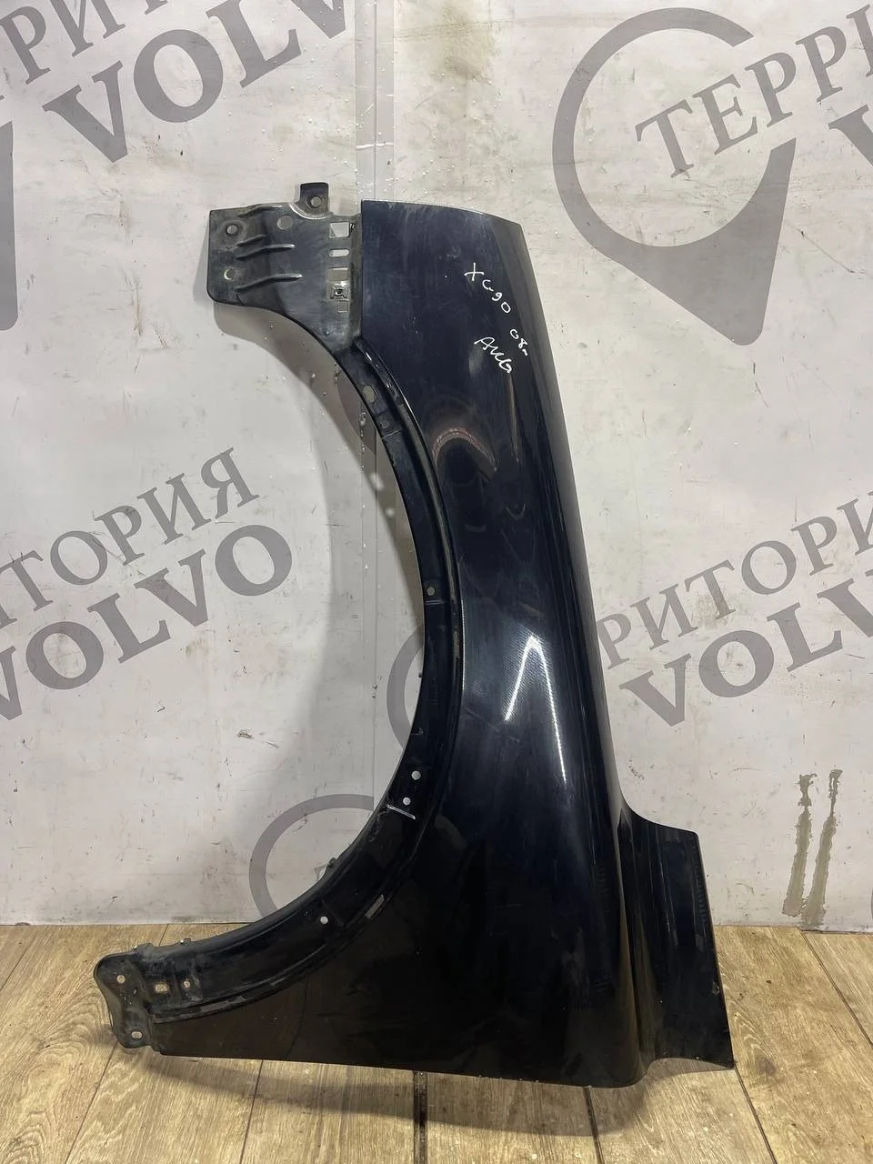 Крыло переднее левое VOLVO XC90 2006-2014