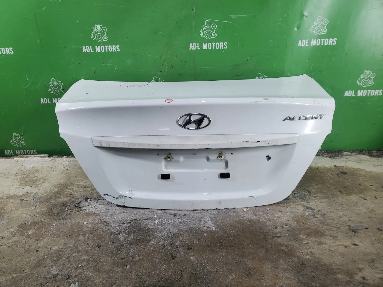 Крышка багажника Hyundai Solaris 2014-2017 692004L000