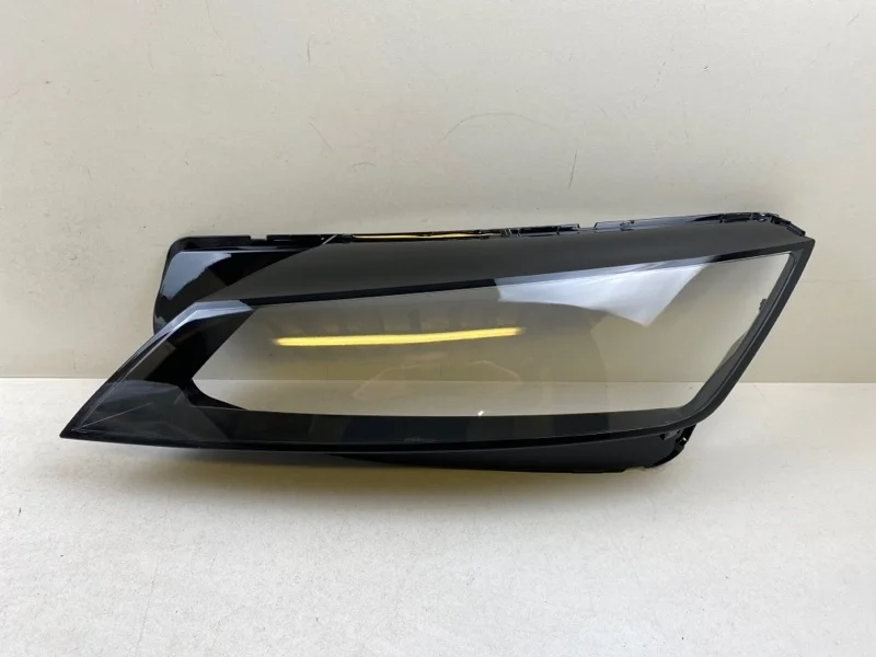 Стекло фары Audi TT 2015-2021 4G0907697D FV3, левое
