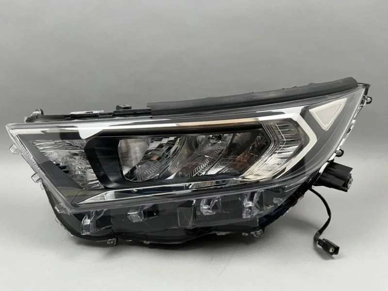 Фара Toyota RAV4 2018-2023 8114542840 U50, левая