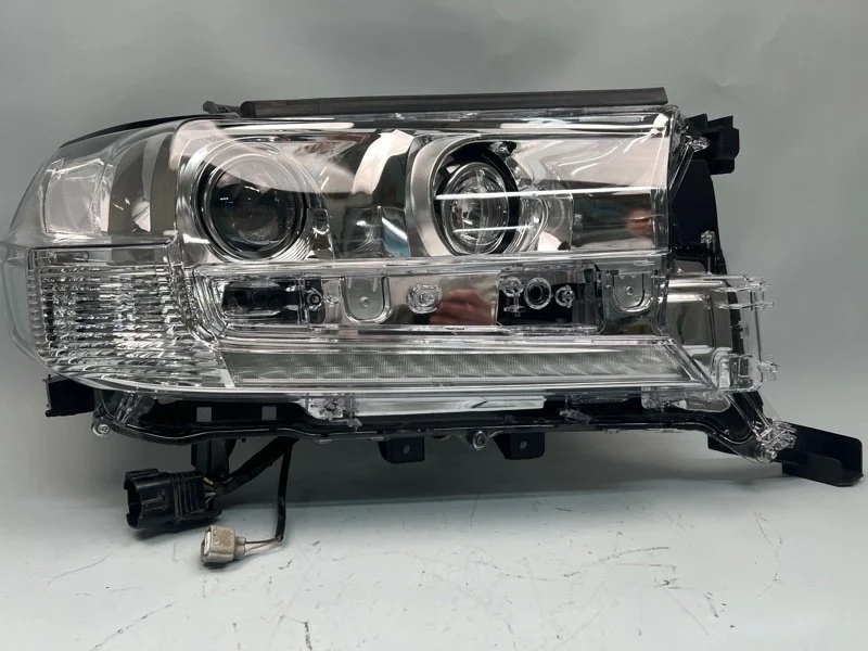 Фара Toyota Land Cruiser 2015-2021 8110560K10 200, передняя правая