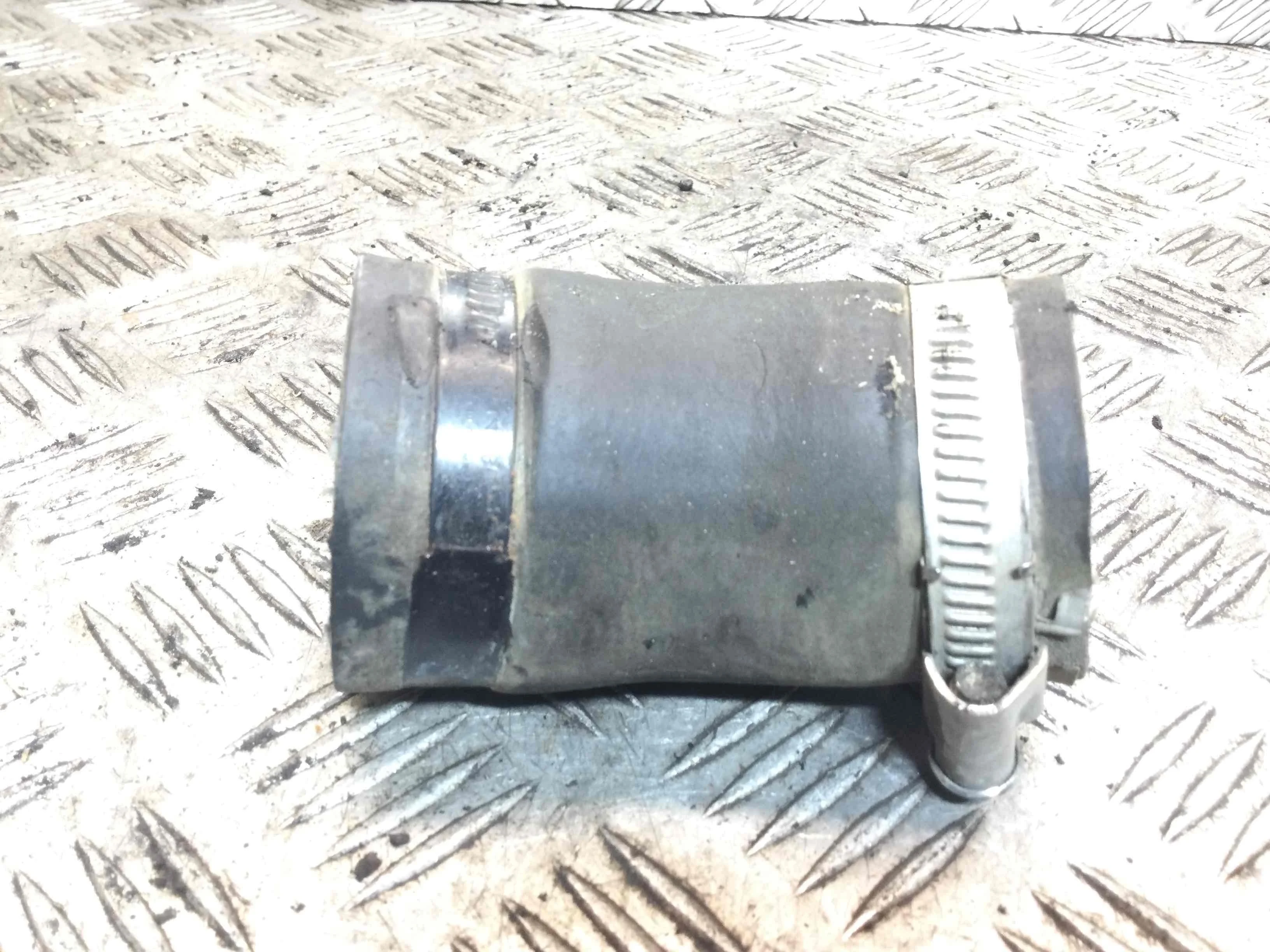 Патрубок (трубопровод, шланг) Volkswagen Passat B6 (2005-2010) дизель 2.0 TDI Механика Седан