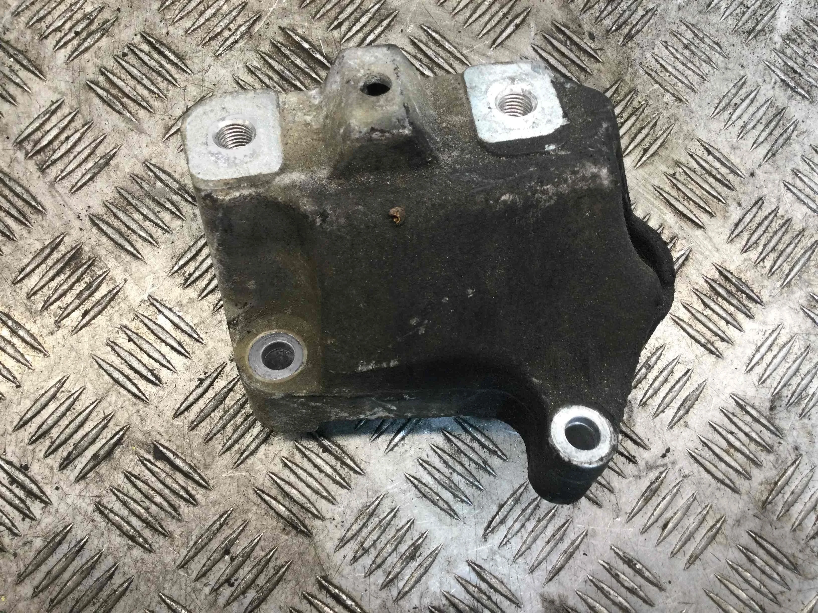 Кронштейн КПП Volkswagen Caddy 3 поколение (2004-2010) дизель 2.0 SDi Механика Фургон