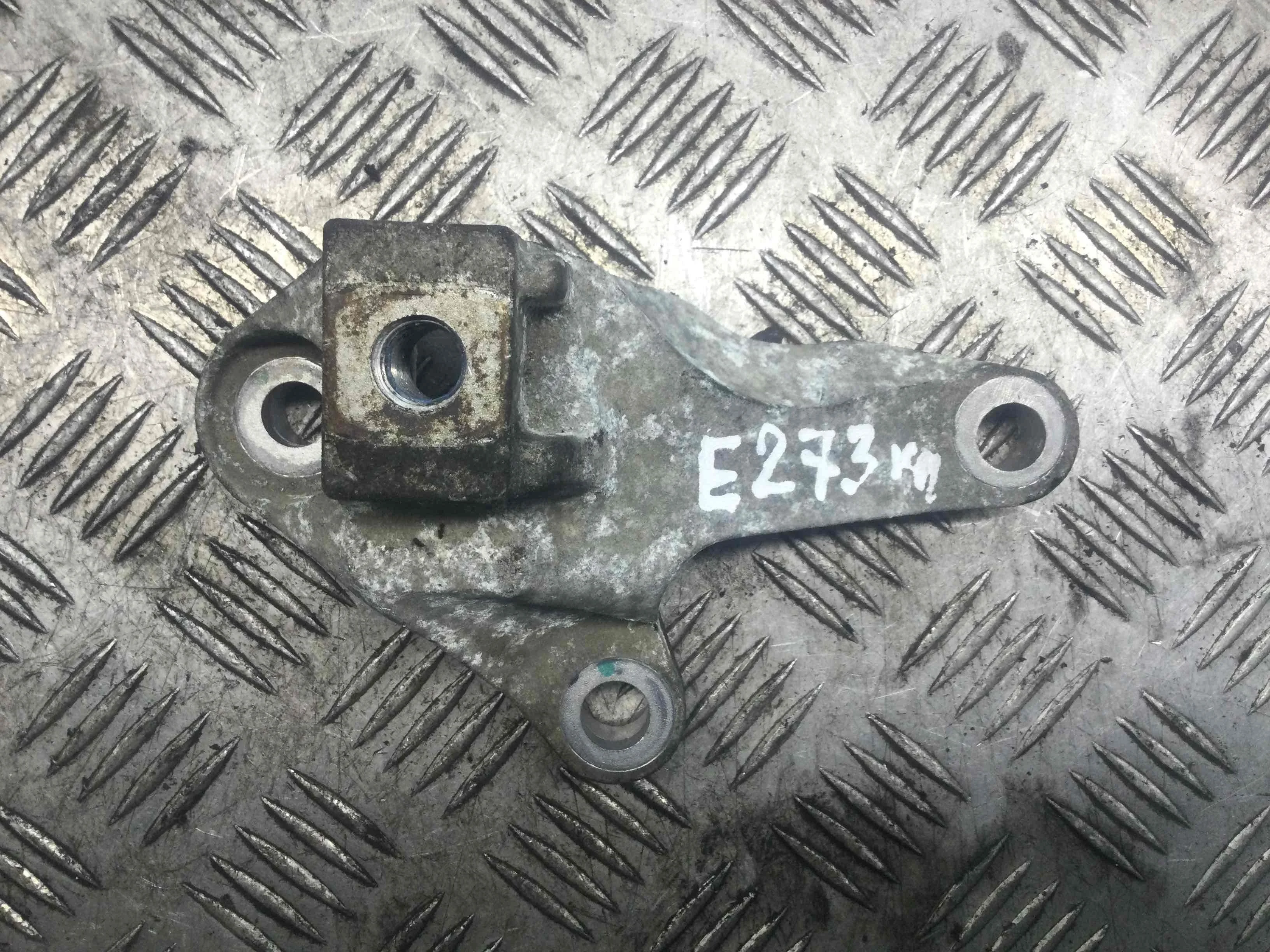 Кронштейн КПП Ford Kuga Kuga I (2008-2012) дизель 2.0 TDCi Механика Кроссовер