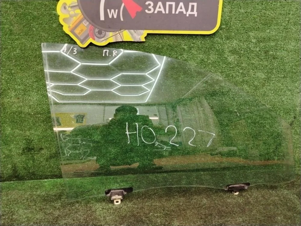 Стекло двери Toyota Hilux 2013 681010K021 KUN26 1KDFTV, переднее правое