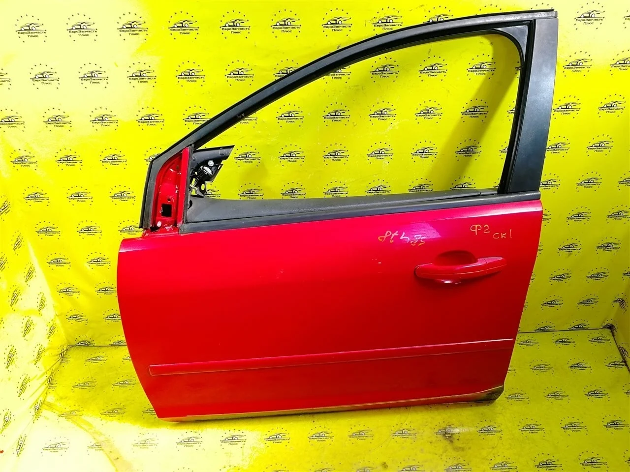 Дверь дефект Ford Focus 2 1505704, передняя левая