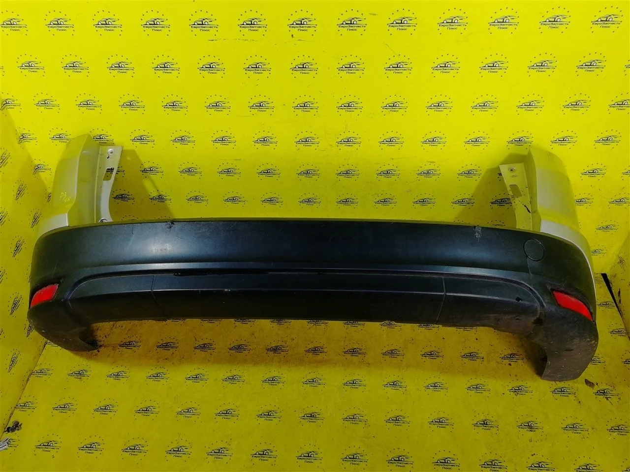 Бампер Ford Focus 3 1719100 УНИВЕРСАЛ, задний
