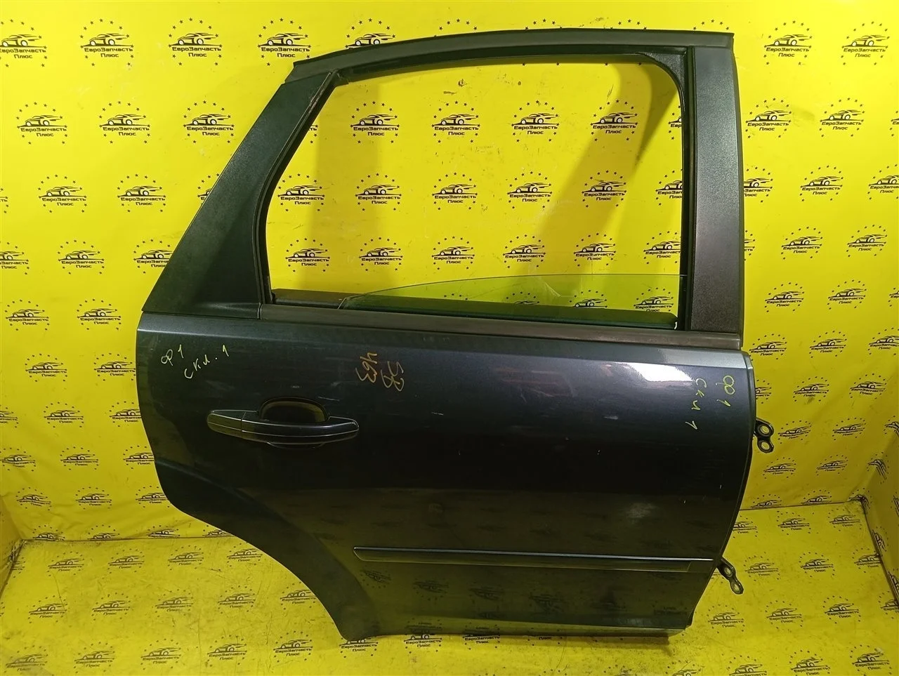 Дверь Ford Focus 1430137 1, задняя правая