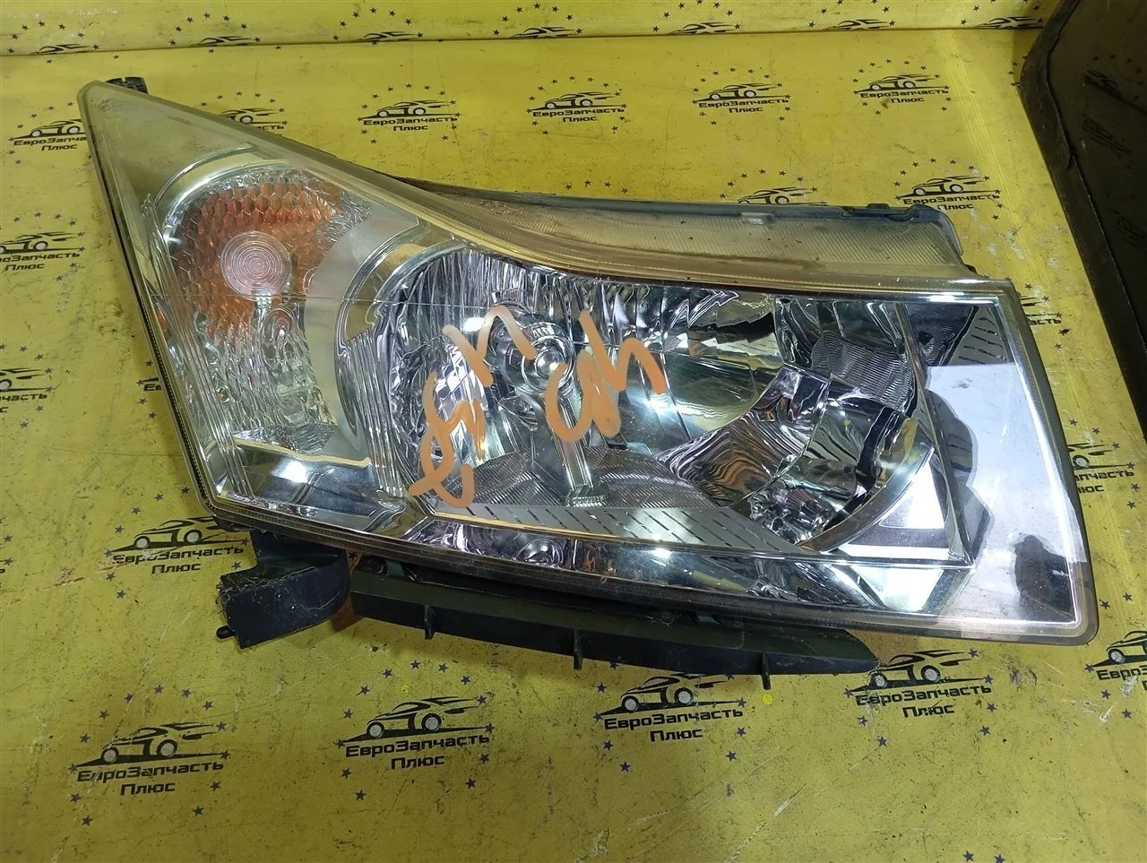 Фара Chevrolet Cruze 95137775 J300, передняя правая