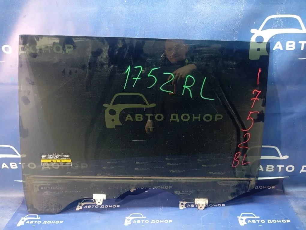 стекло NISSAN SERENA TNC24 - R 823014N203