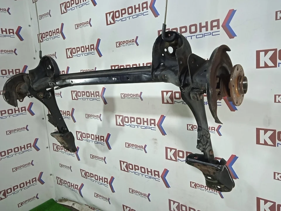 Балка подвески Volkswagen New Beetle 5C0500051H задняя Б/У в сборе со ступицами
