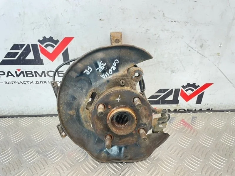 поворотный кулак toyota corolla 2005 ZZE120 4ZZFE