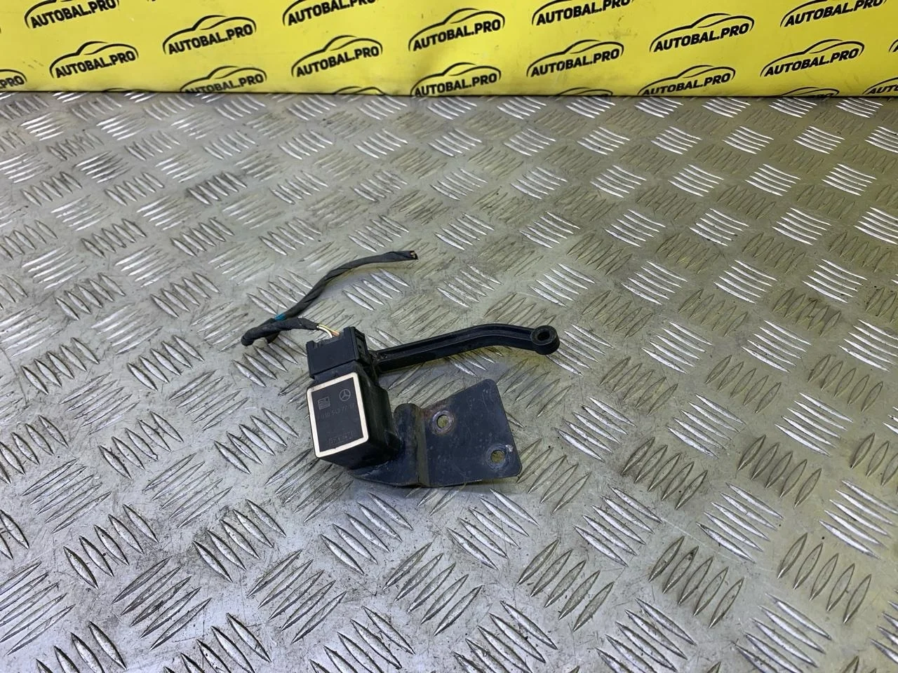 Датчик положения кузова Mercedes-Benz GL-Класс I X164 500 (2006-2009) 2006 A0105427717 5.5 I M273