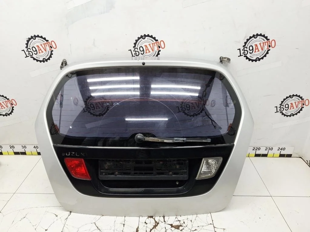 Дверь багажника Suzuki Liana 2001