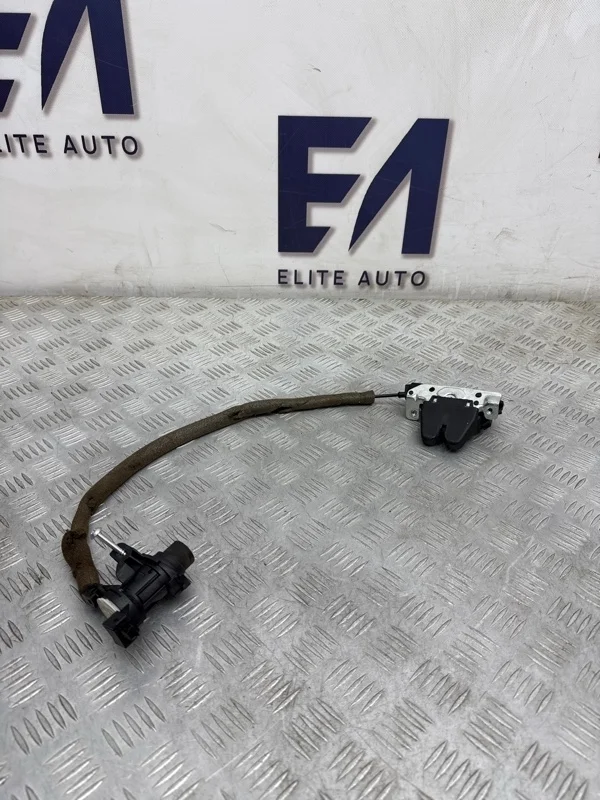 Замок багажника Mercedes E 2010 A2047500185 W212 3.5