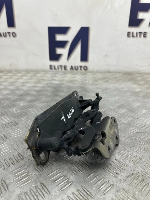 Петля капота Mercedes E350 2010 A2048800128 W212 3.5, левая