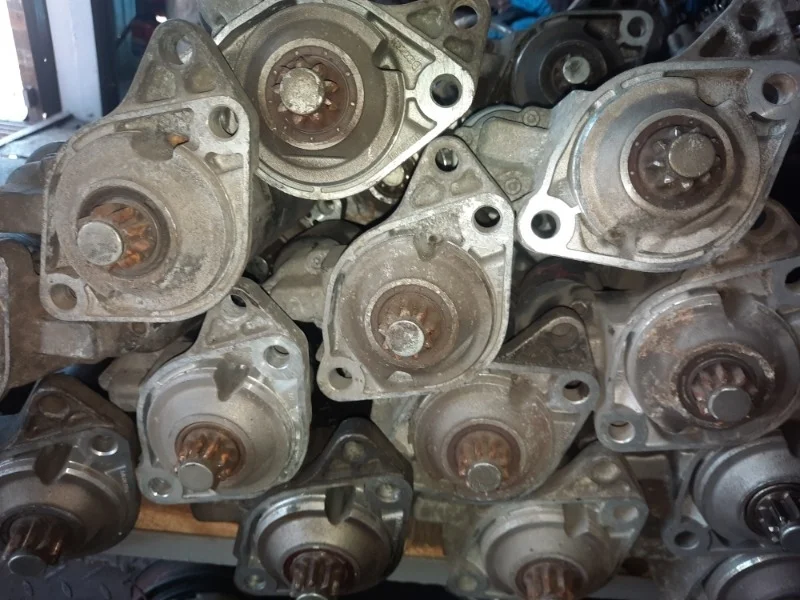Стартер Volkswagen Golf 4 2005 020911023F 1J1 AUS