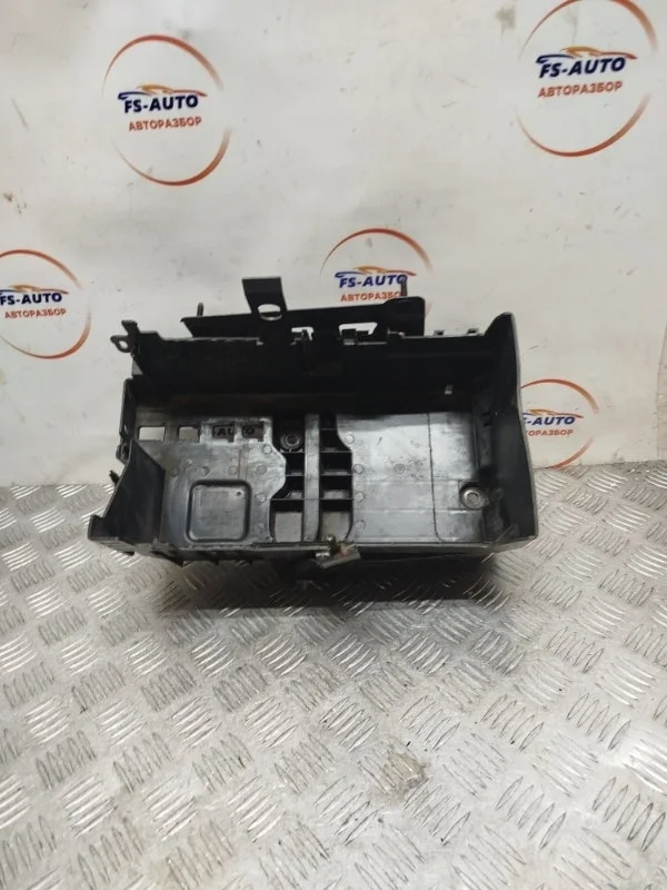 Площадка акб Chevrolet Cruze 2013 13354419 УНИВЕРСАЛ 1.6 F16D4