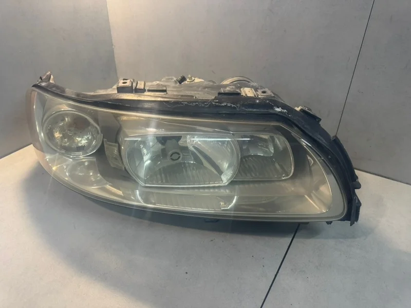 Фара ксеноновая Volvo XC70 2007 30784250 1 B5254T2, правая