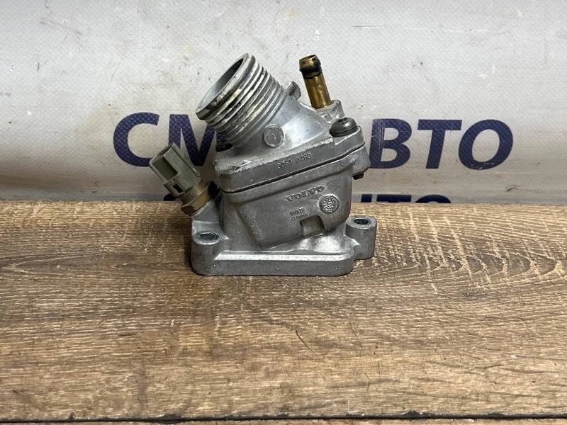 Корпус термостата Volvo XC90 31293698 XC90 2.5 B5254T2