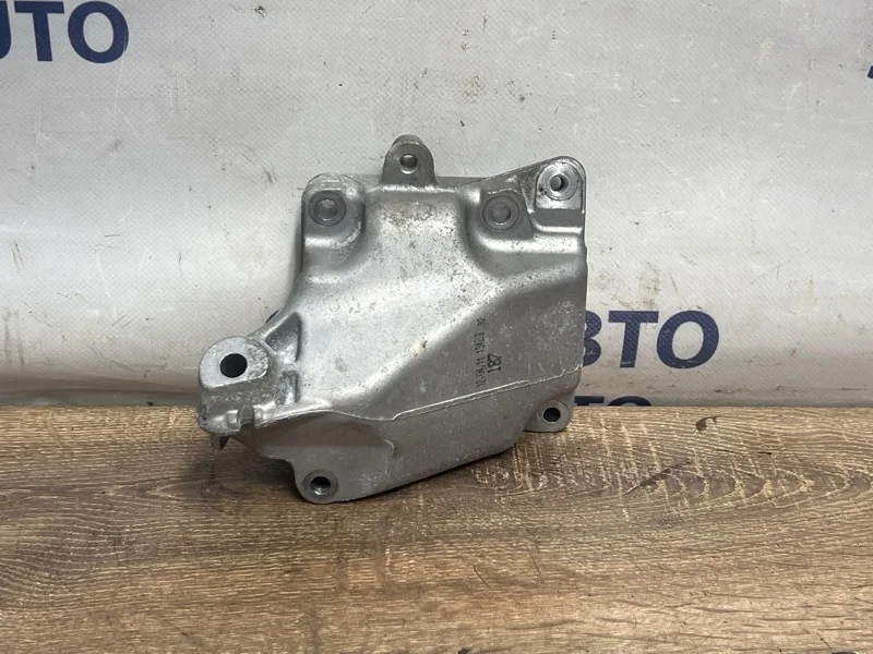 Кронштейн Mercedes-Benz ML A2722234104 W164 272.967