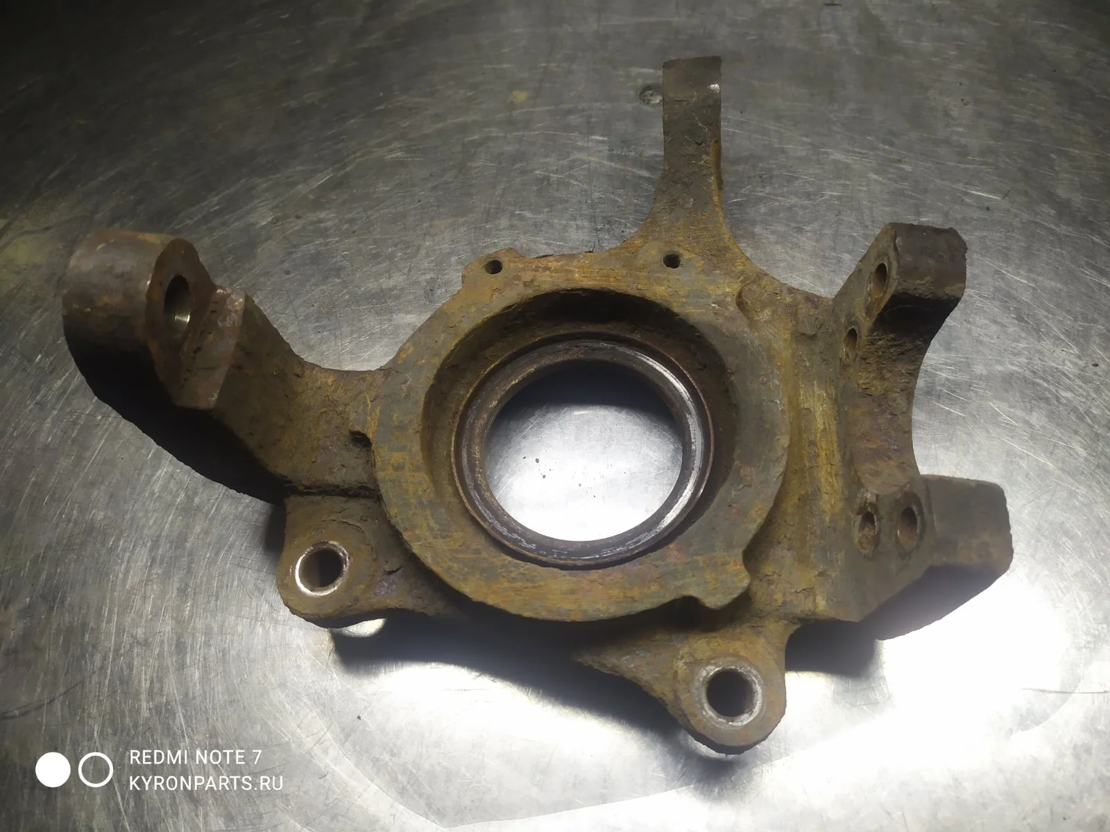 Цапфа (кулак поворотный) SsangYong Rexton 2007 Y250