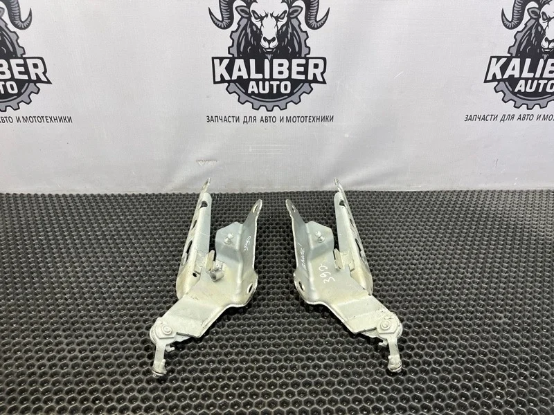 Петля капота Volvo XC90 2010 30716882 2.4 D5244T4