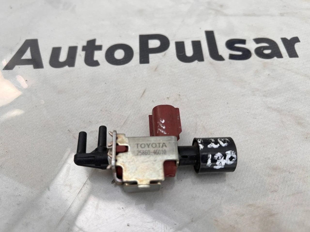 Клапан вакуумный Toyota Land Cruiser 200 2UZ 25860-46010