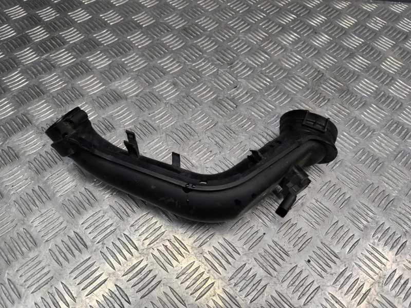 Патрубок воздушного фильтра volkswagen Passat 03C145673N B7 CAX
