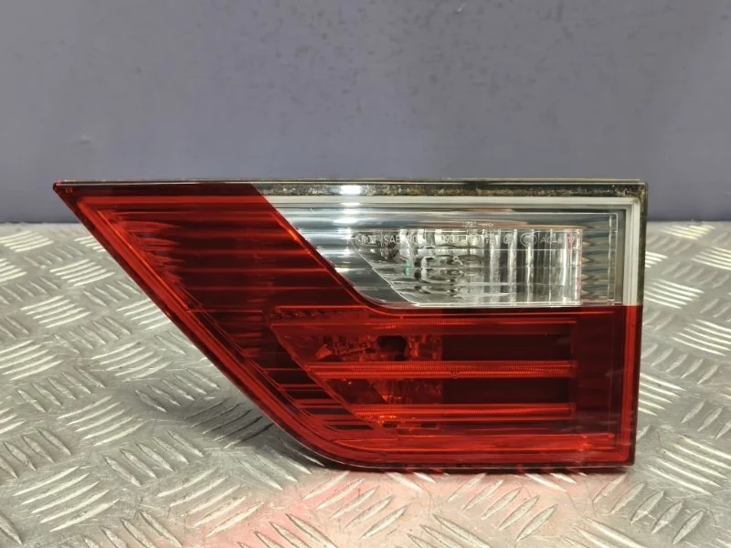Фонарь в крышку багажника правый BMW X3 2008 63217162214 E83 N52B25AF