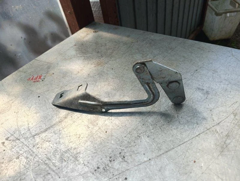 Петля капота ford Focus 2 2005-2011