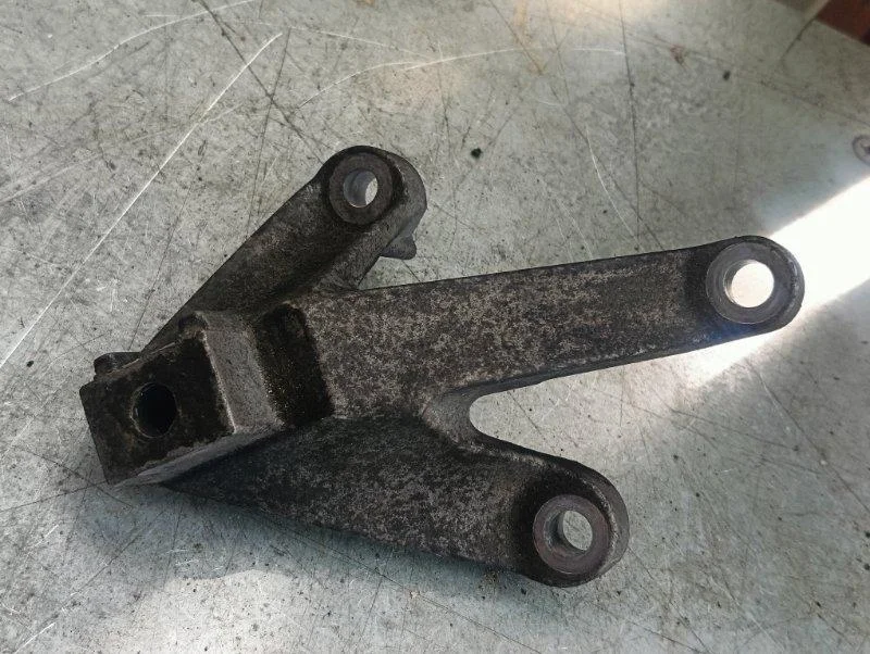 Кронштейн опоры мкпп ford Focus 2 2005-2011