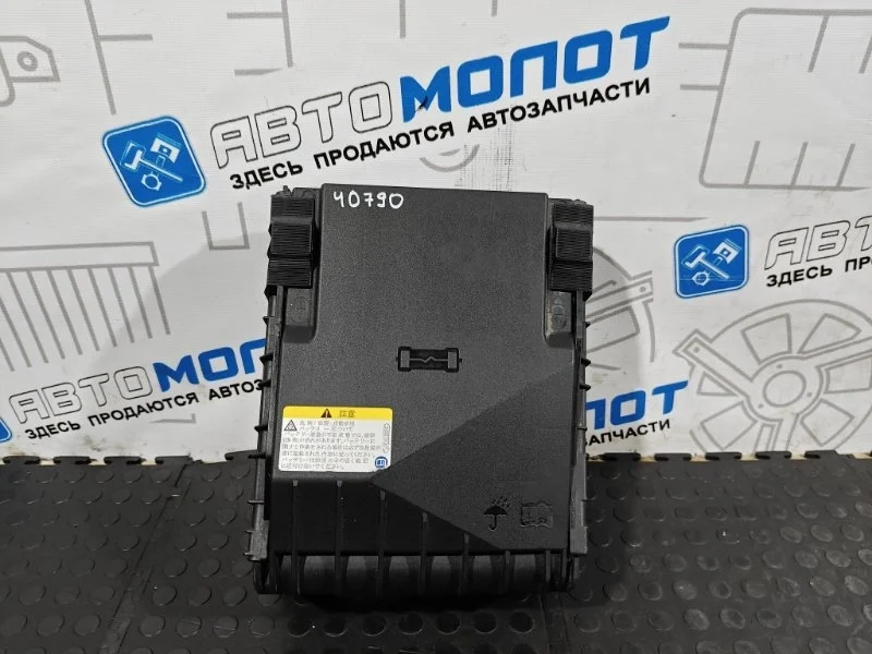 Блок предохранителей под капот Volkswagen Golf 2012 1K0937125D 5K1 CAX