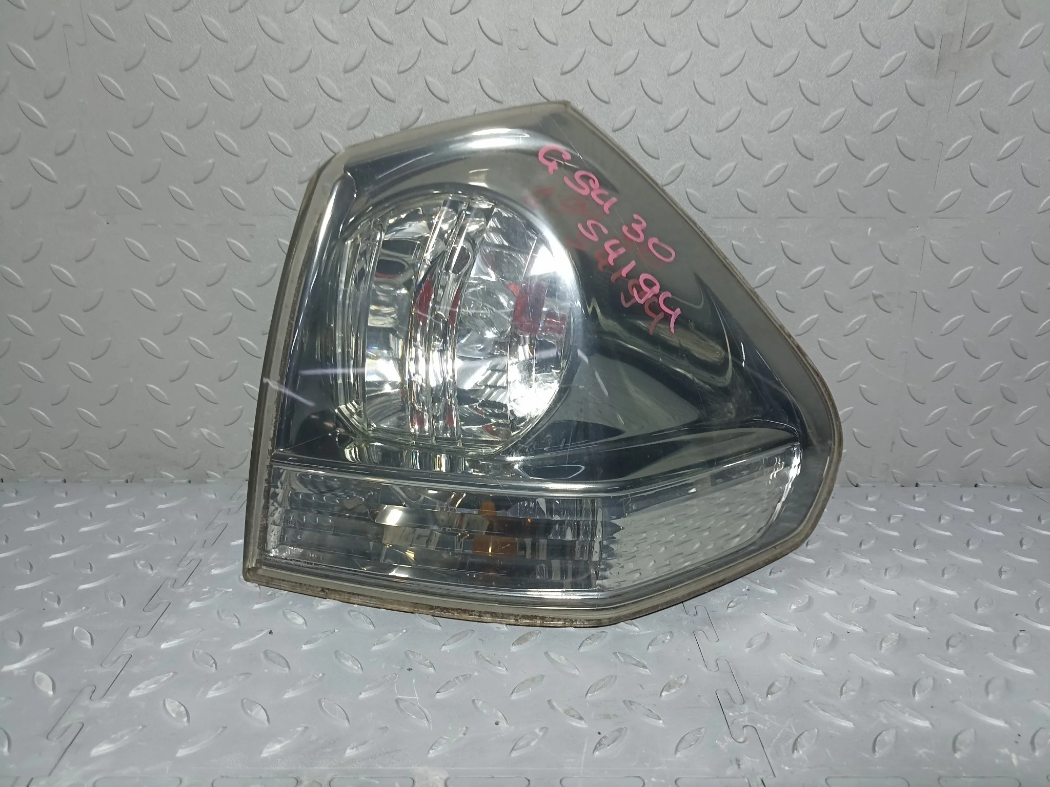 ФОНАРЬ TOYOTA LEXUS ПРАВЫЙ 8155048060  S4194