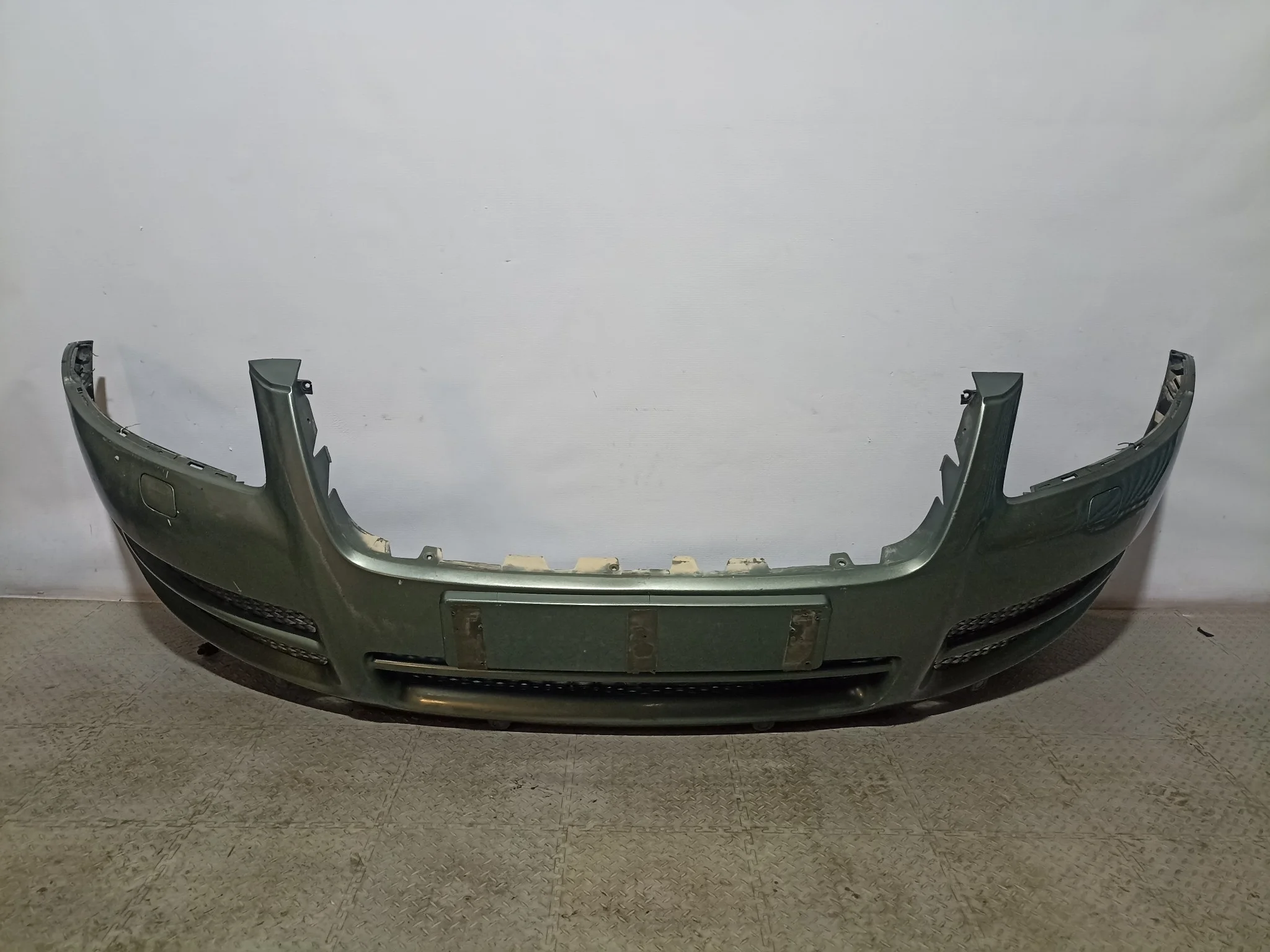 БАМПЕР VOLKSWAGEN TOUAREG 7L6807217AG ПЕРЕДНИЙ  зеленый DY949Z