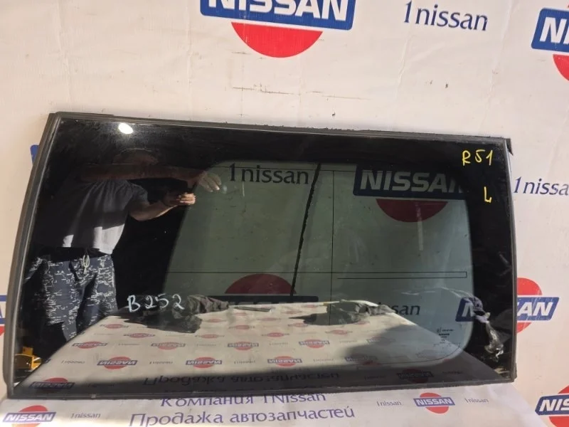 Стекло кузова собачник заднее Nissan Pathfinder 2010 83307EB305 R51 YD25, заднее левое