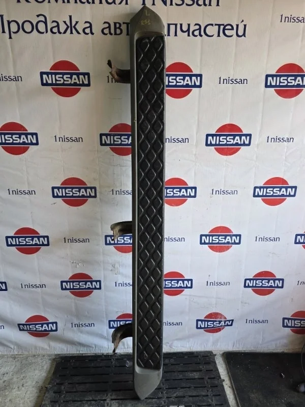 Подножка Nissan Pathfinder 2010 96101ZS30A R51 YD25, левая