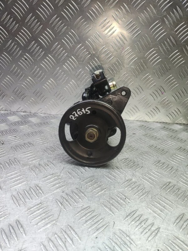 Насос ГУРа Nissan Maxima 49110CB000 A33 VQ30DE