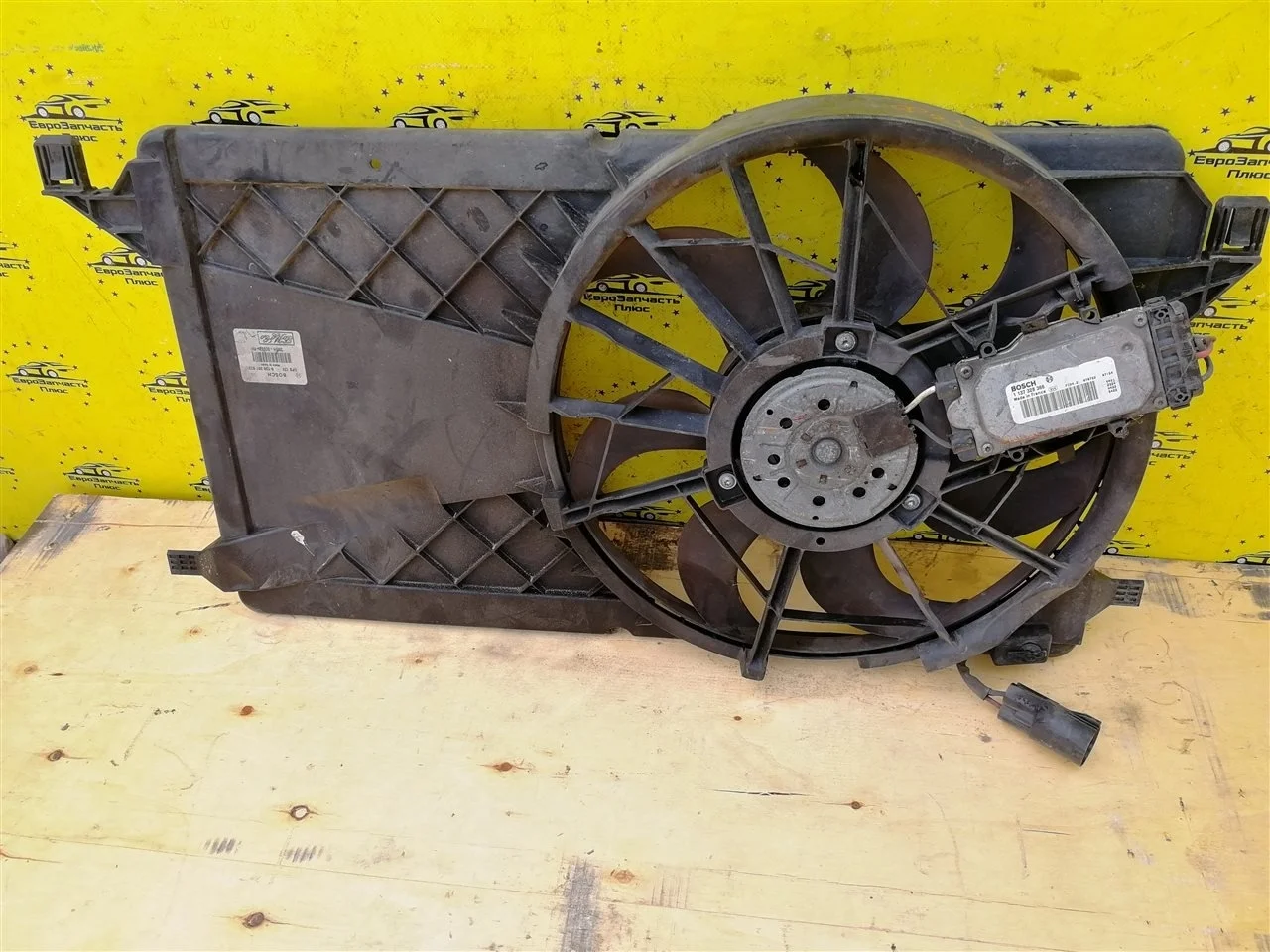 Вентилятор радиатора Ford Focus 2 3M58C607 1.8