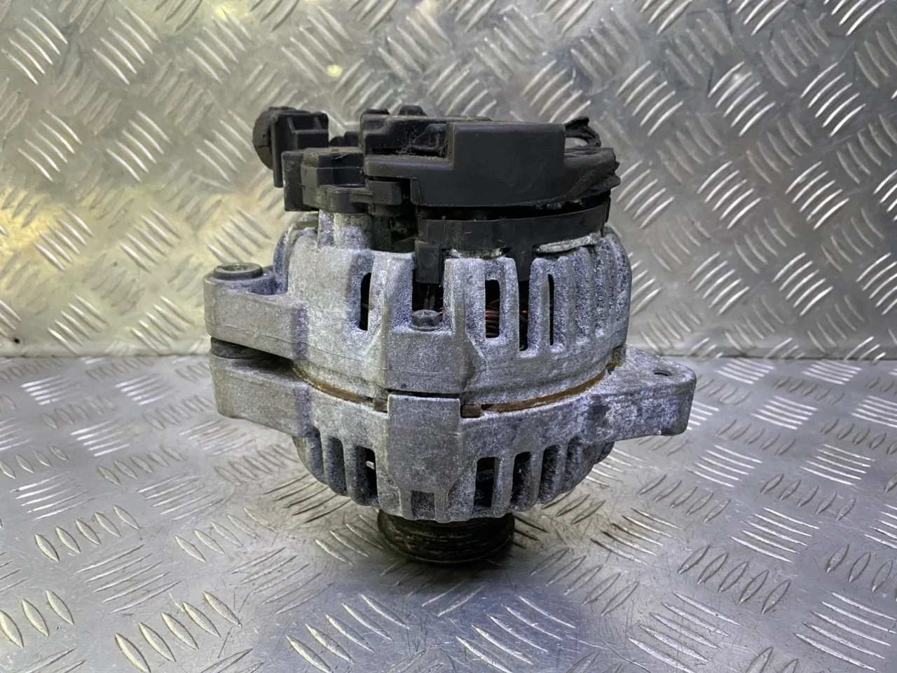 Генератор Toyota Hilux (2005-2015) 2014 270600L060 3.0 D 1KDFTV