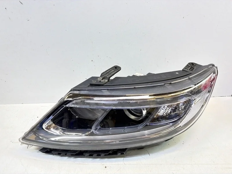 Фара Kia Sorento 2012-2021