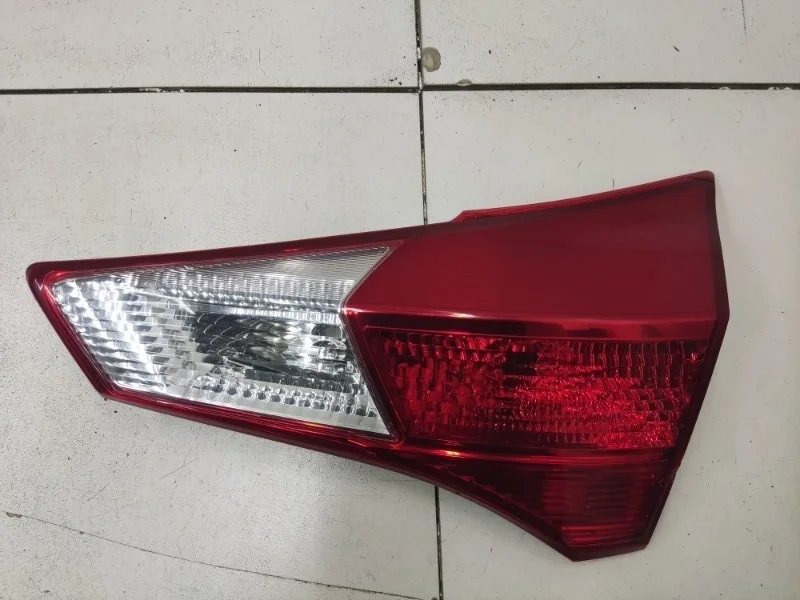 Фонарь задний правый Toyota RAV4