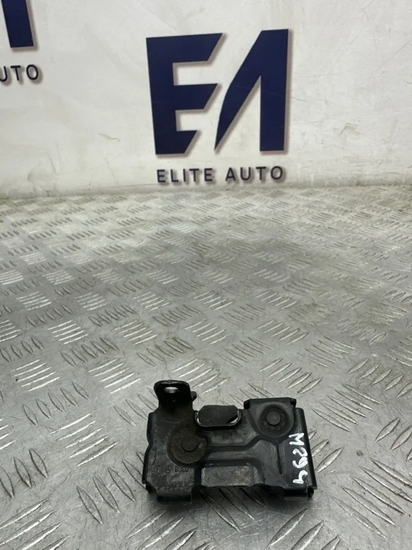 Замок капота Mercedes E 2010 A2048800260 W212 3.5, правый